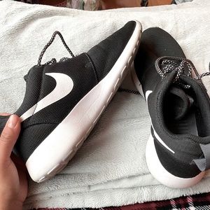 Nike roshe shoes